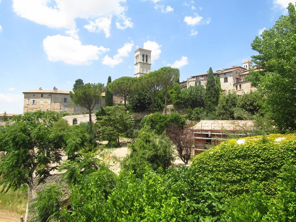 Where to Watch Calendimaggio in Assisi: Best Viewing Spots & Tips