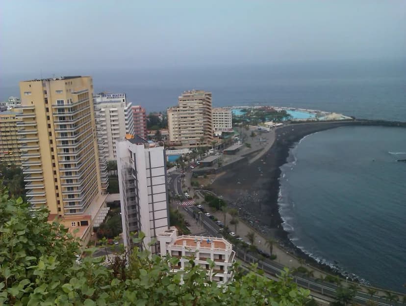 Christmas in Puerto de la Cruz: Lights, Markets & Three Kings' Parade