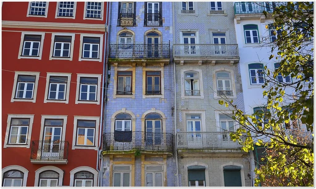 Coimbra Academic Festivals: Queima das Fitas vs. Festa das Latas