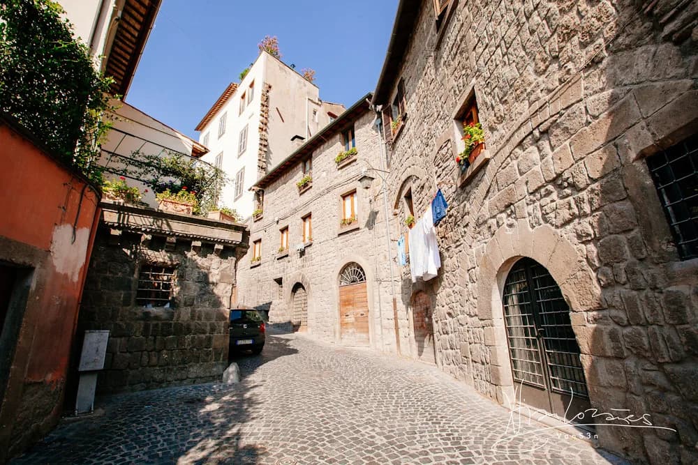 Est! Est!! Est!!! di Montefiascone: Wine Festival & Legend