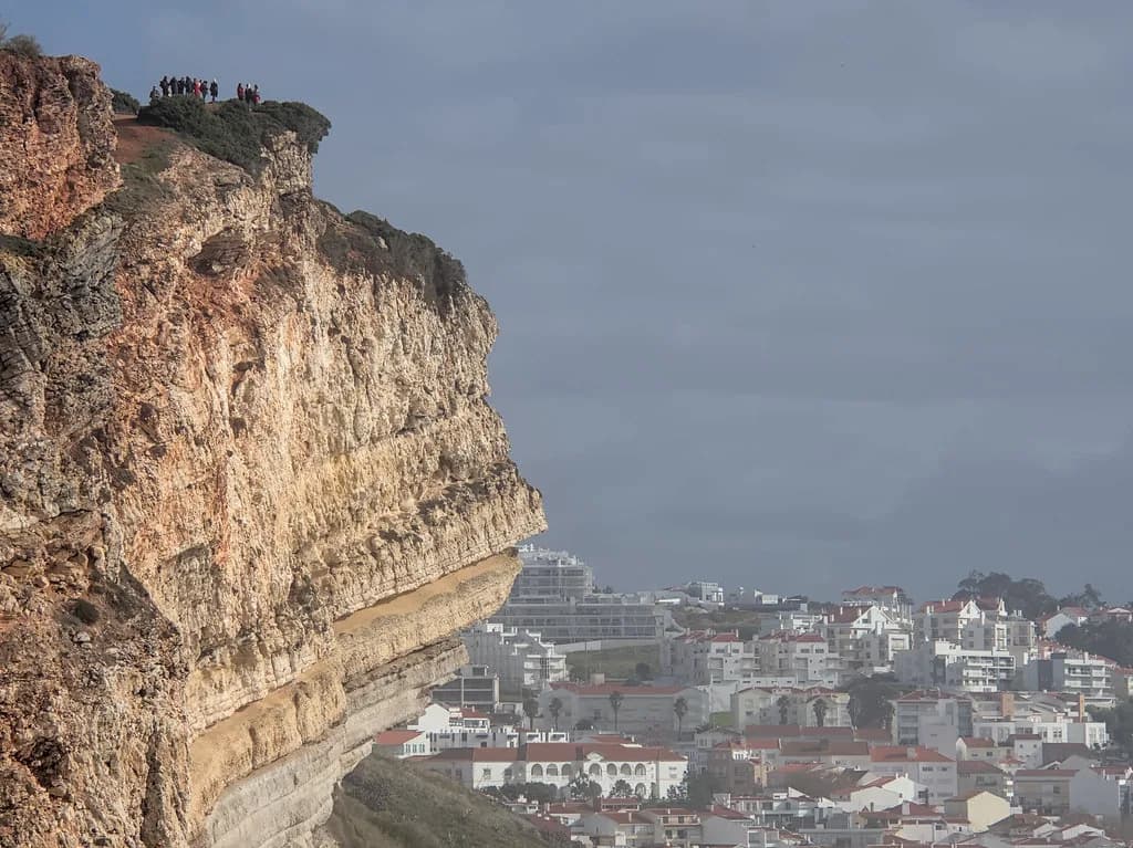 Best Time & Conditions for Seeing Giant Waves in Nazaré
