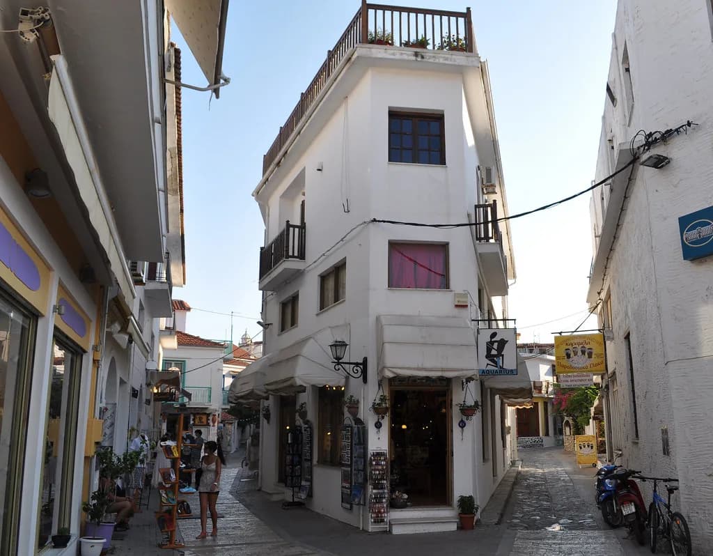 Skiathos Summer Culture: Open-Air Cinema & Evening Entertainment Guide