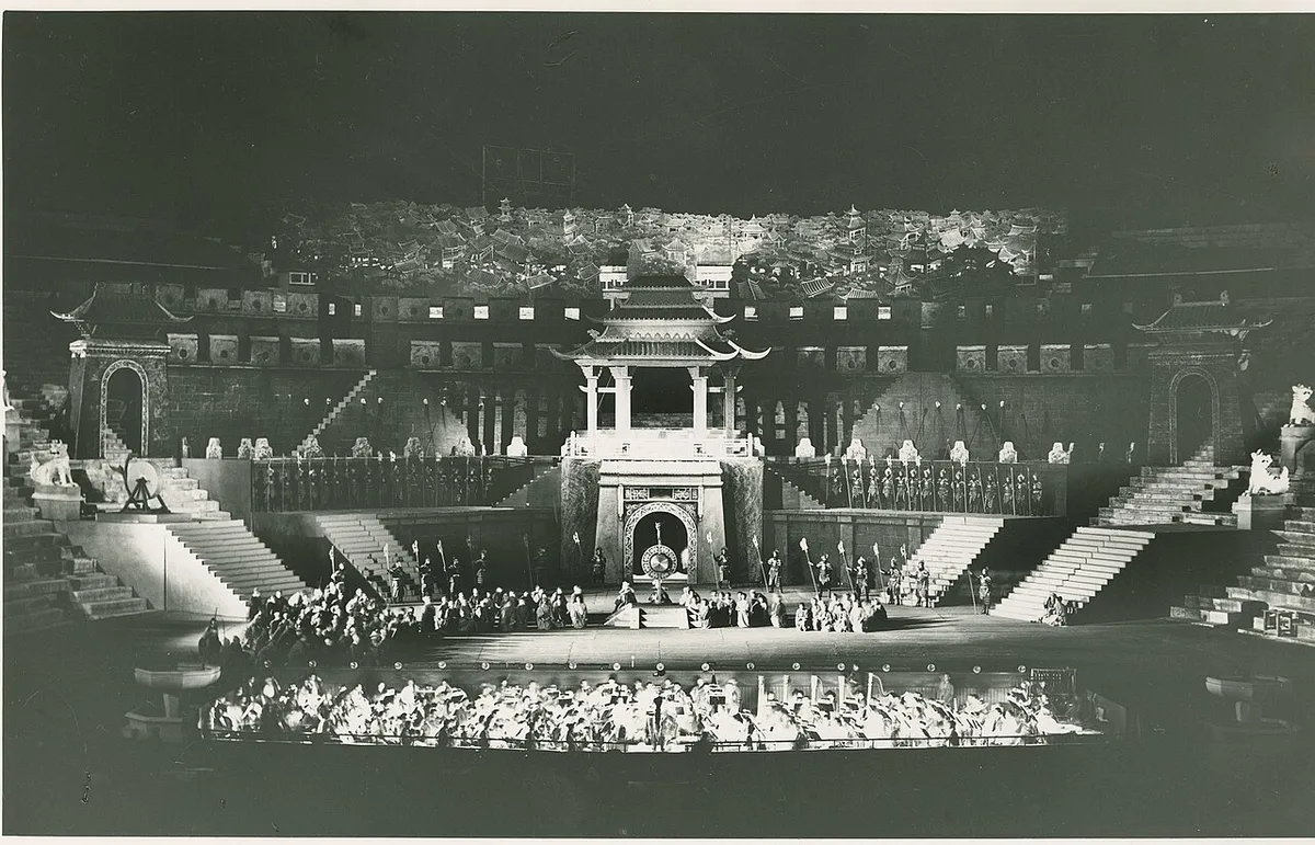 Evening opera performance in the Roman amphitheatre of the Arena di Verona — 2