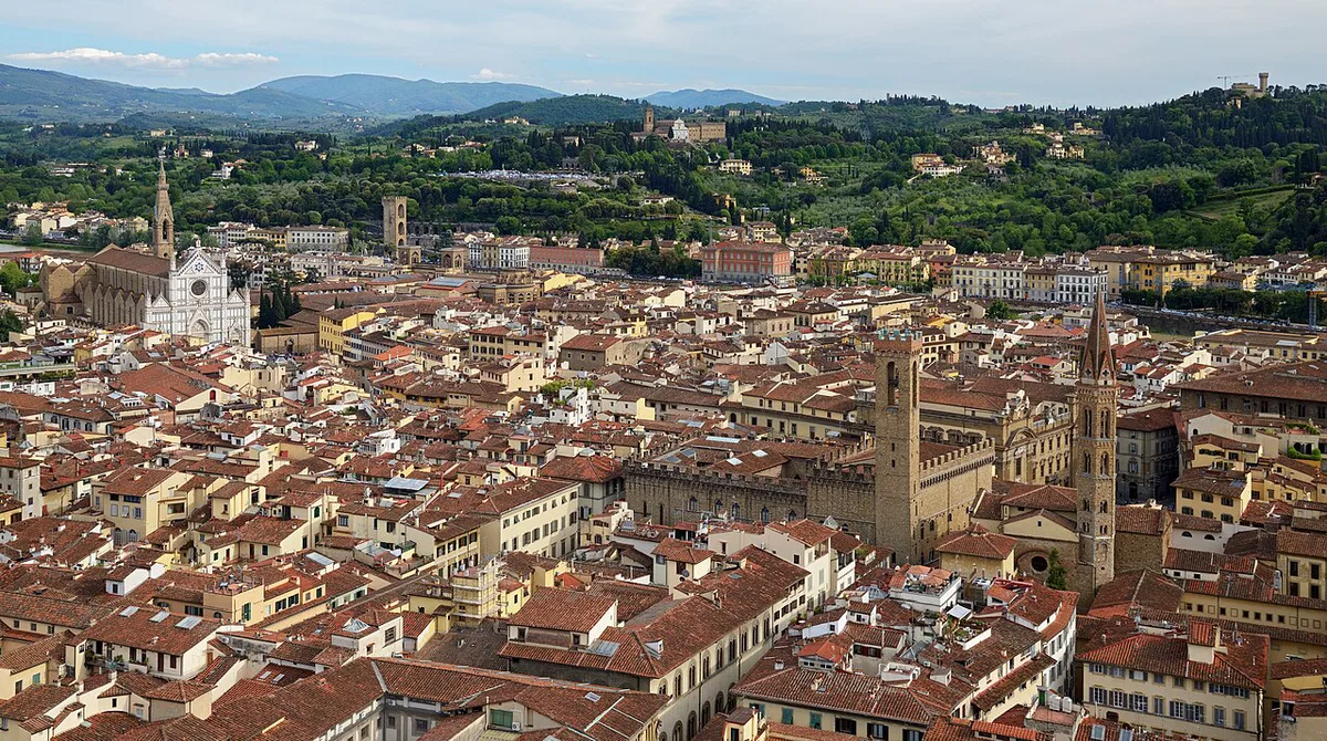Historic football match on sand in Piazza Santa Croce, Florence — 1