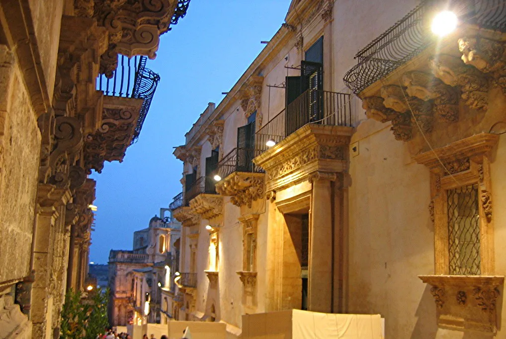 Flower-petal carpet down the baroque Via Nicolaci in Noto, Sicily — 1