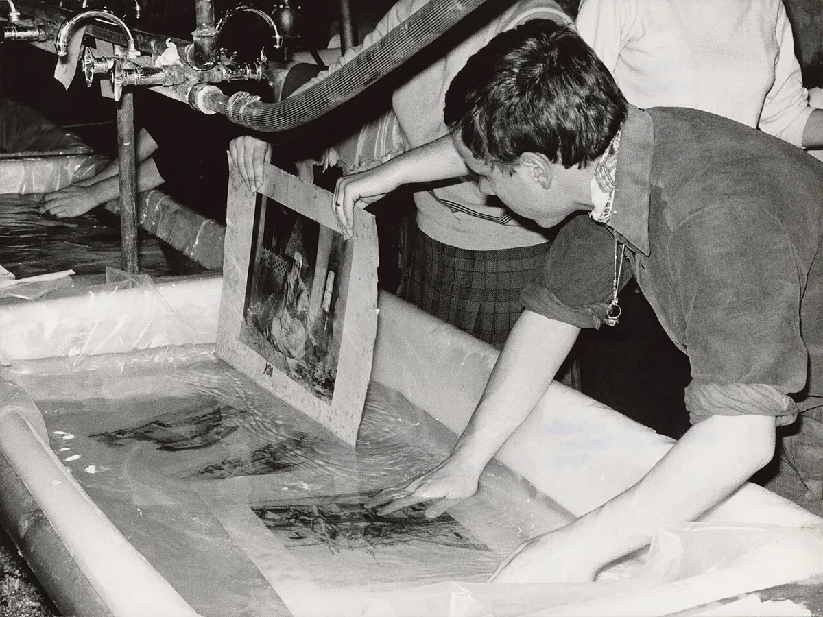 National Library manuscripts being washed in Florence after the 1966 flood of the Arno - UNESCO - PHOTO 0000001407 0001 - Restoration — 1