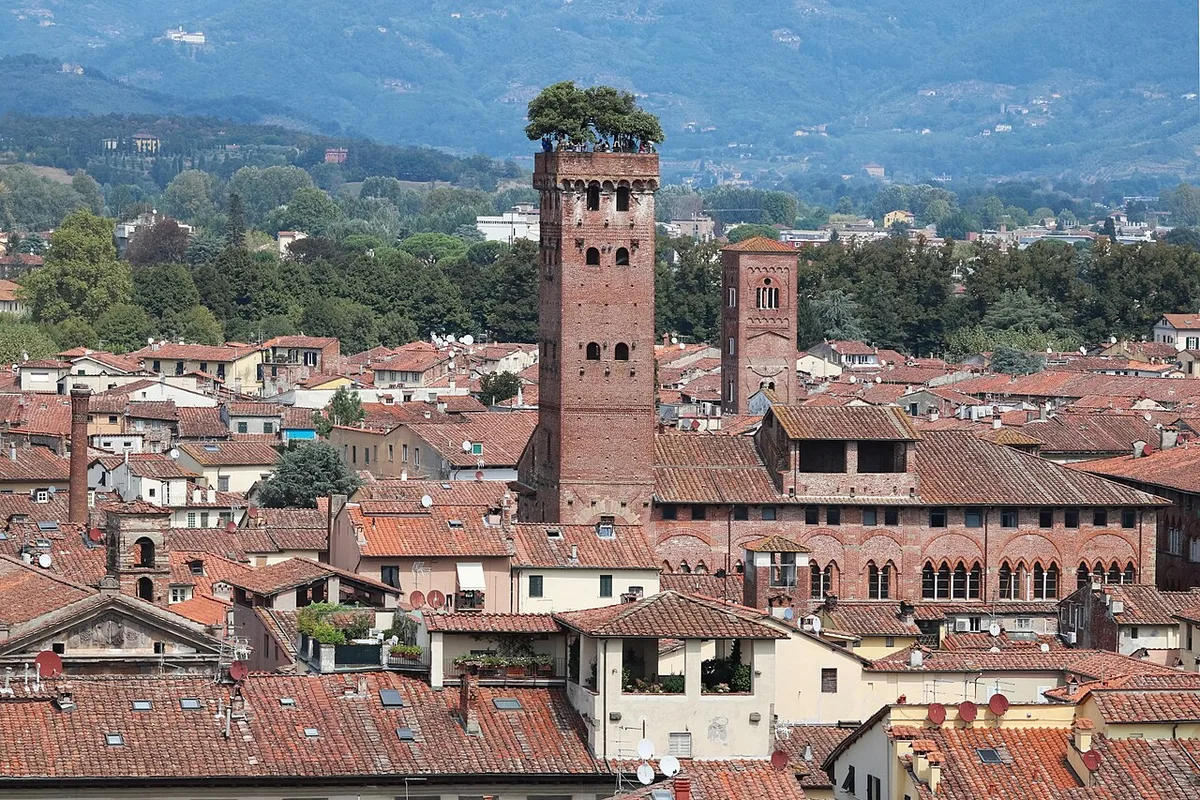 Ticketed grandstand seating for a summer concert in Piazza Napoleone, Lucca, Italy — 2