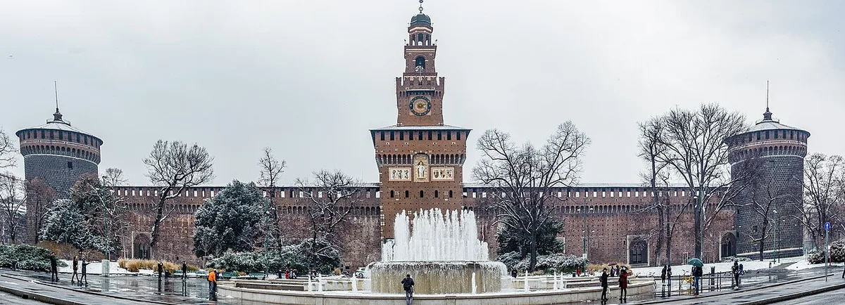 Christmas market stalls near the Castello Sforzesco in Milan — 2