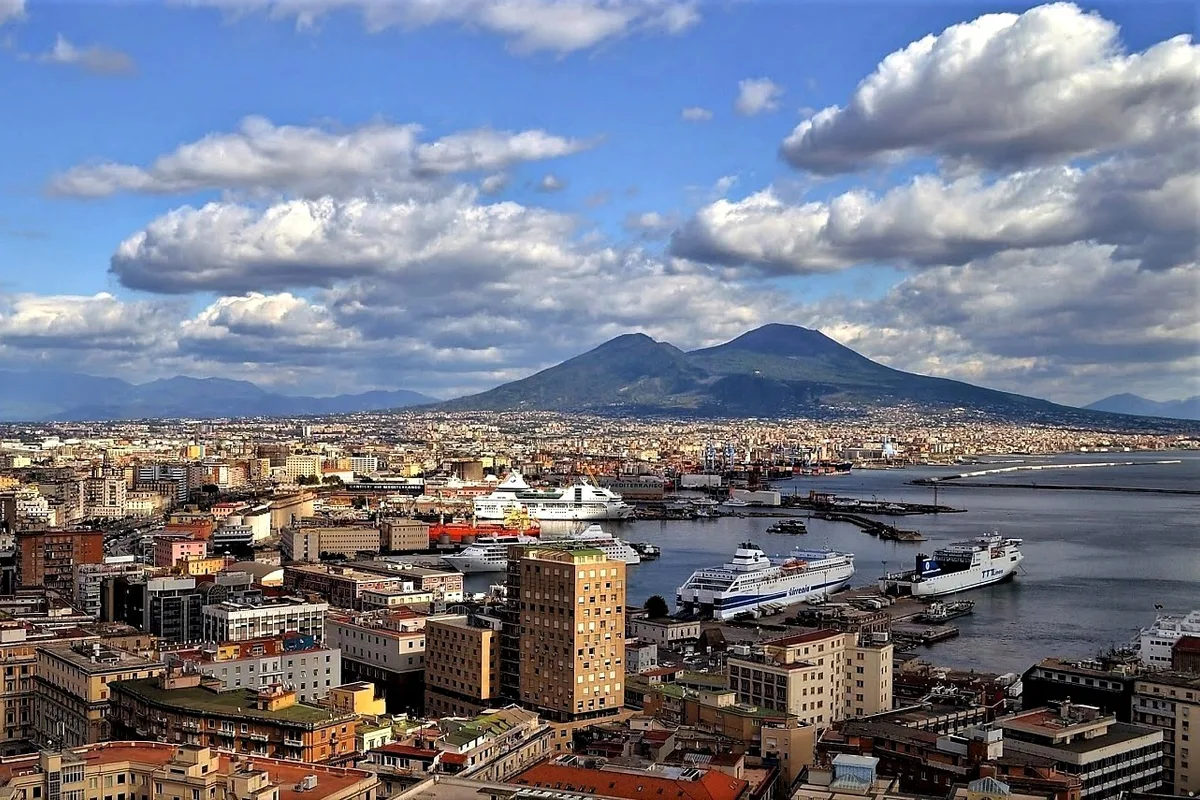 View over Naples toward the bay