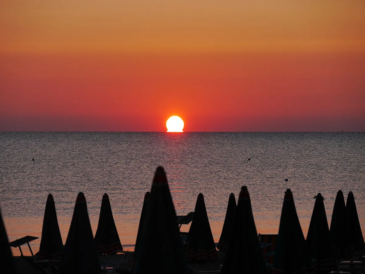 Seafront promenade near Spiaggia di Velluto in Senigallia during summer, Italy — 2